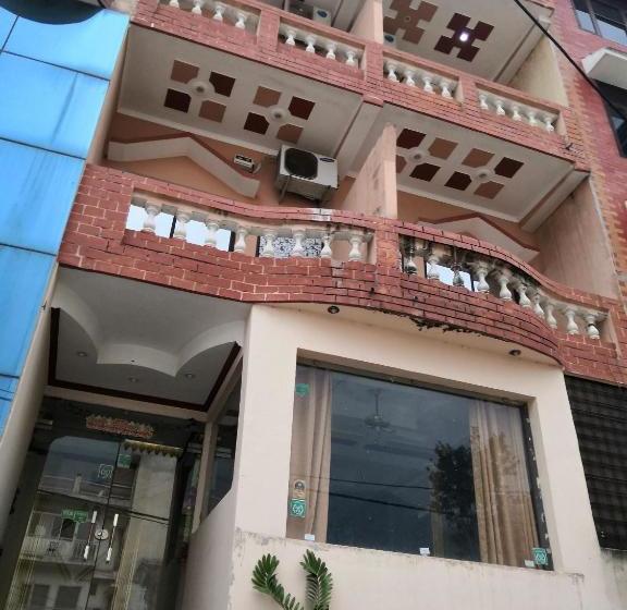 هتل 5th Element Deshraj