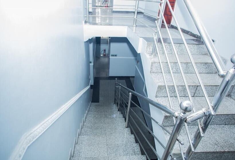 هتل Arriva Suites