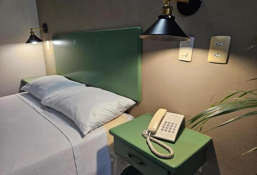 ホテル Punto Poza Rica