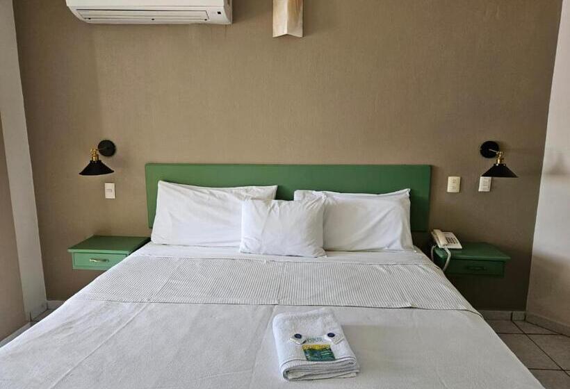 ホテル Punto Poza Rica