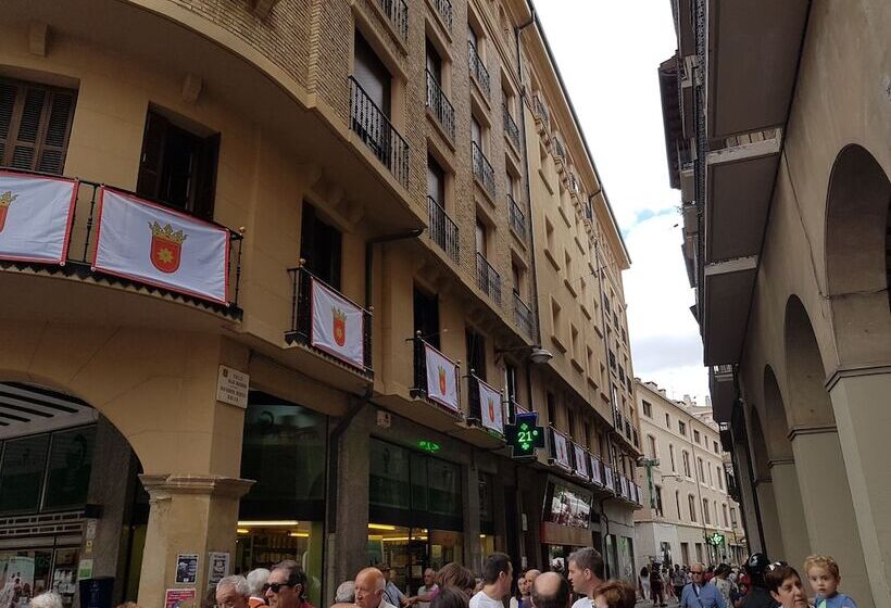 پانسیون Hostal Cristina