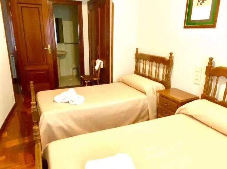 ペンション Hostal Cristina
