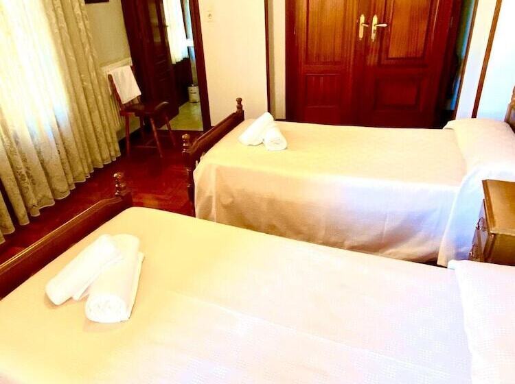 پانسیون Hostal Cristina