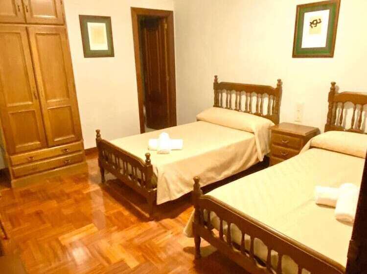 پانسیون Hostal Cristina