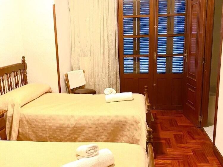 پانسیون Hostal Cristina