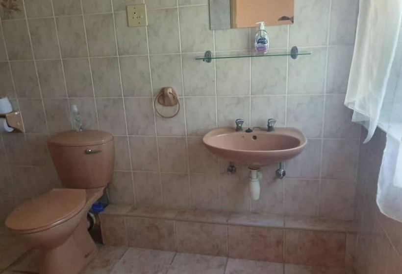 هتل Okaputa Guest Farm