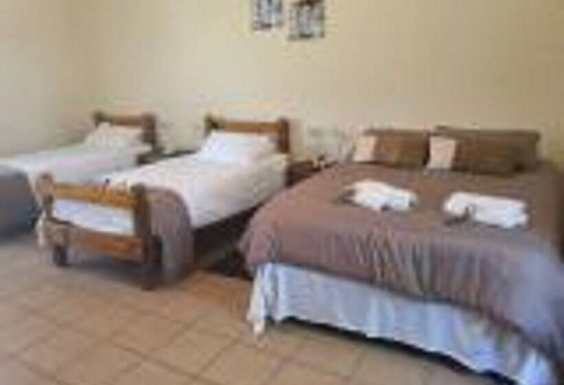 هتل Okaputa Guest Farm