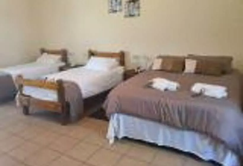 هتل Okaputa Guest Farm