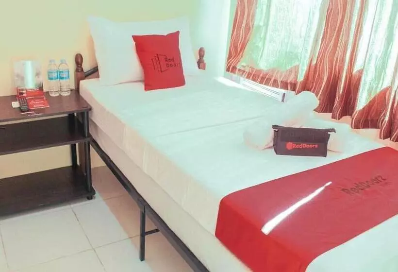 ホテル Reddoorz Near Panglao Municipal Hall