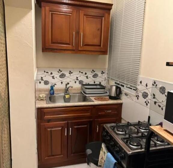 پانسیون Aileen Palm Cove Ja