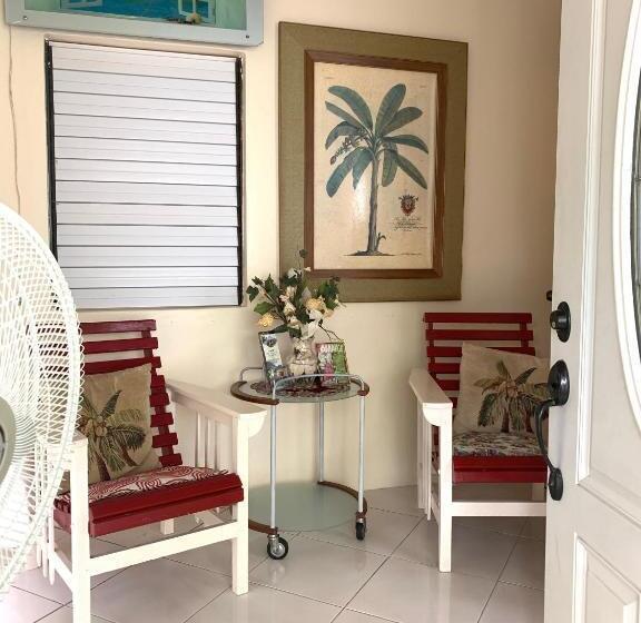 پانسیون Aileen Palm Cove Ja