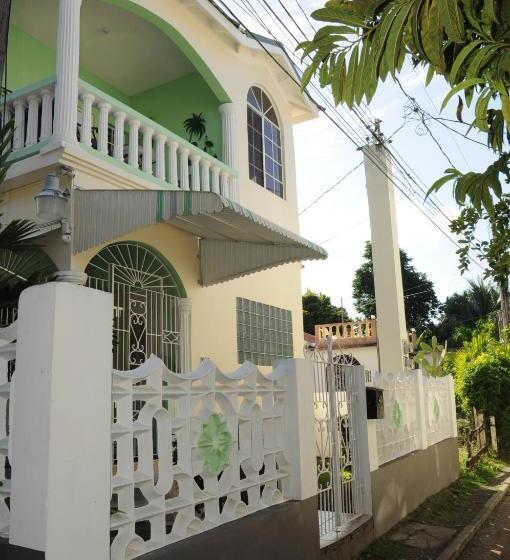 پانسیون Aileen Palm Cove Ja