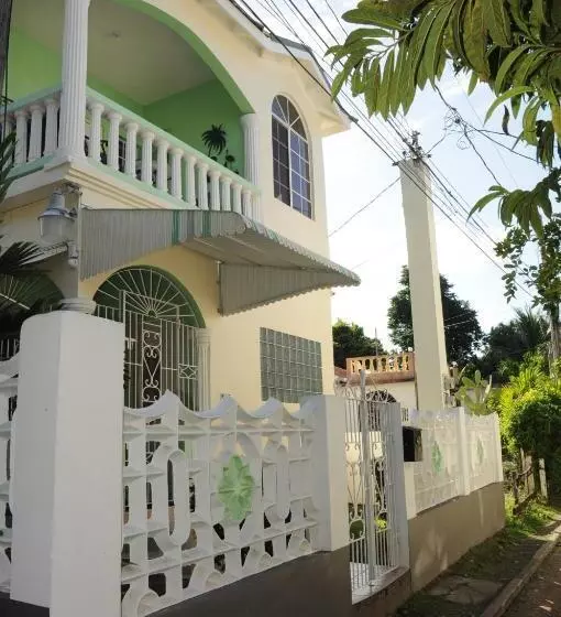 پانسیون Aileen Palm Cove Ja