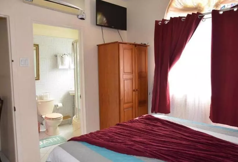 پانسیون Aileen Palm Cove Ja