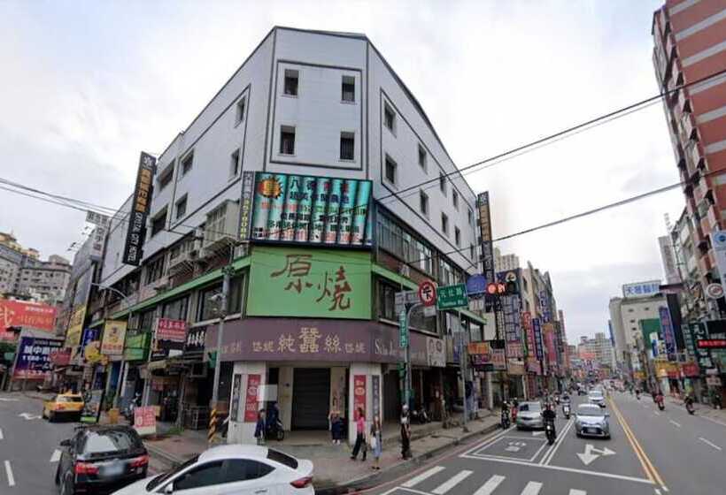 هاستل Crystal City