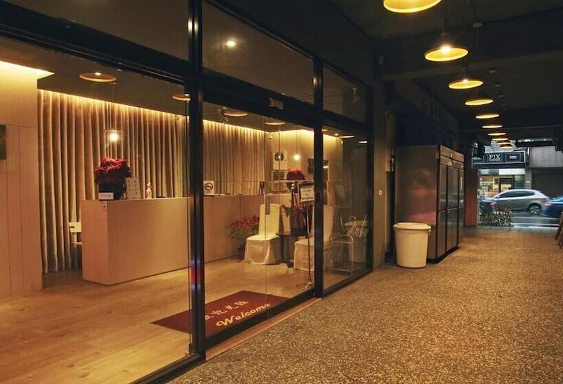 هاستل Crystal City