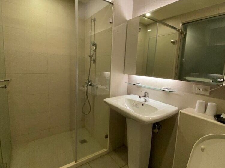 هاستل Crystal City