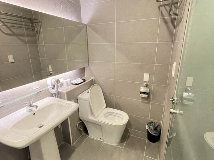 هاستل Crystal City