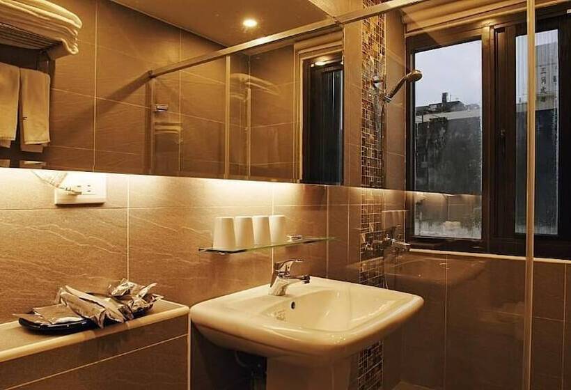 هاستل Crystal City