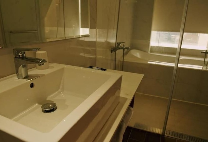 هاستل Crystal City