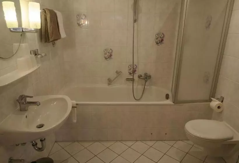 Retkeilymaja Gasthof Tiroler Hof