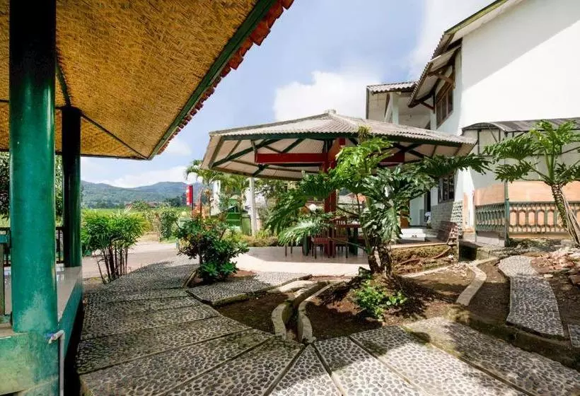Hotelli Oyo 3030 Sindangsari Guest House