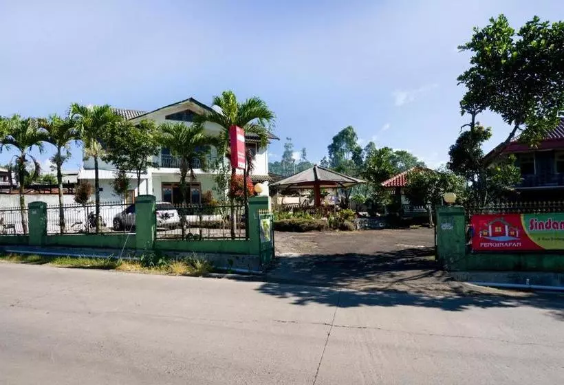 Hotelli Oyo 3030 Sindangsari Guest House