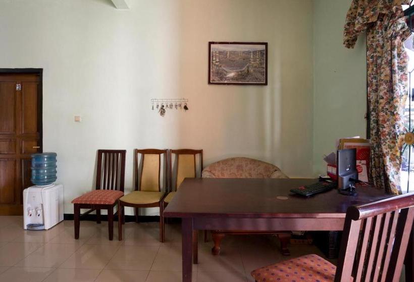 בית מלון כפרי Oyo 3030 Sindangsari Guest House