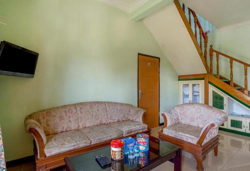 בית מלון כפרי Oyo 3030 Sindangsari Guest House