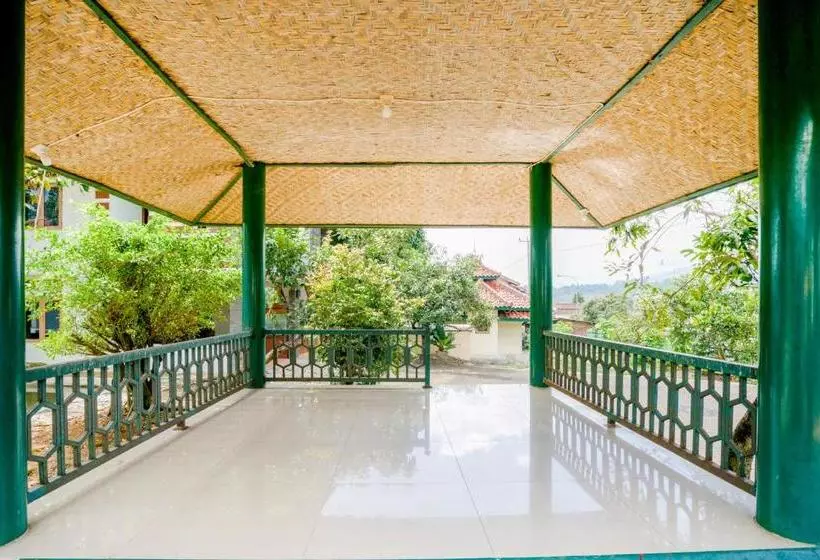 Hotelli Oyo 3030 Sindangsari Guest House
