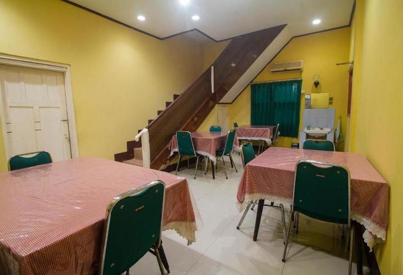 בית מלון כפרי Oyo 3104 Wisata