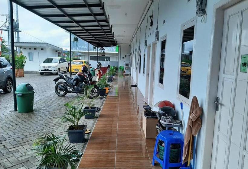 هتل Spot On 3106 Daddy S House