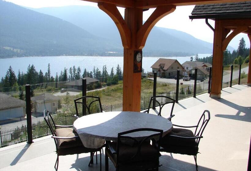 פנסיון Kootenay Wild Guest Suites