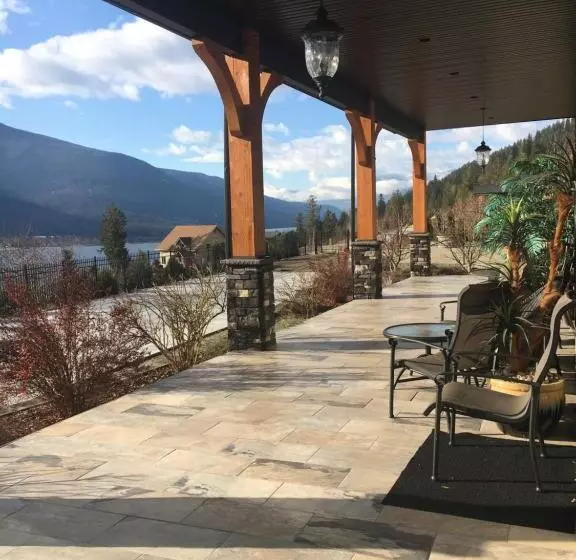 Majatalo Kootenay Wild Guest Suites