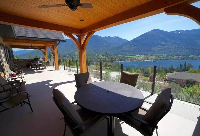 Majatalo Kootenay Wild Guest Suites