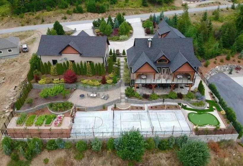 Majatalo Kootenay Wild Guest Suites