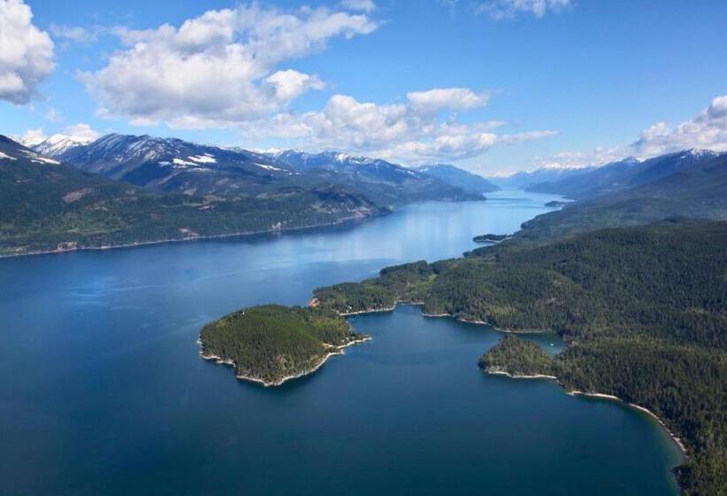 פנסיון Kootenay Wild Guest Suites