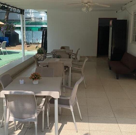 호스텔 Hostal Familiar Carmencita