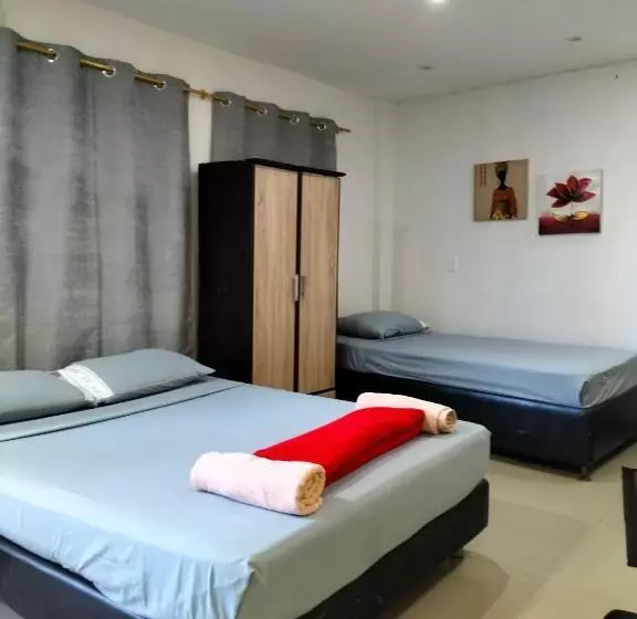 پانسیون Posada Miss Joyce House