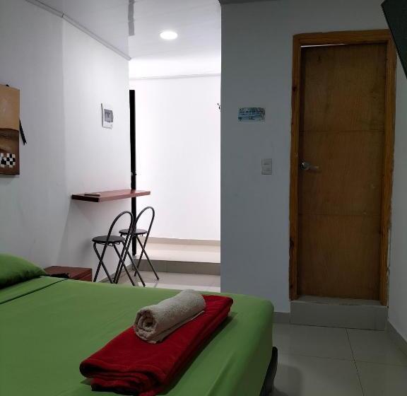 پانسیون Posada Miss Joyce House