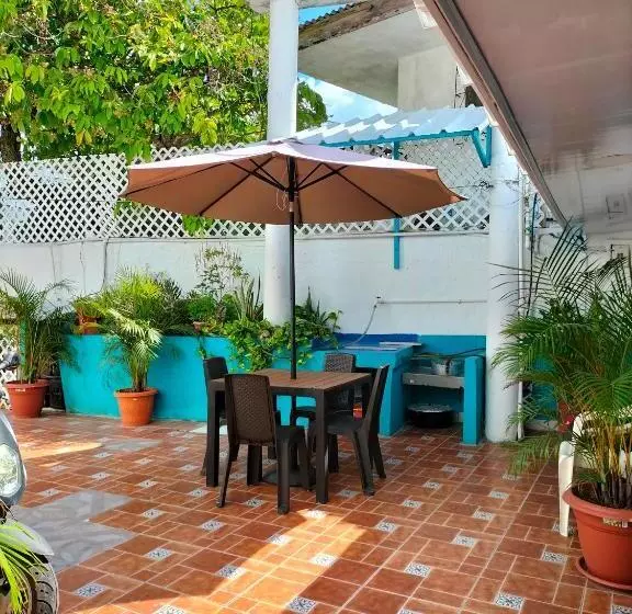 پانسیون Posada Miss Joyce House