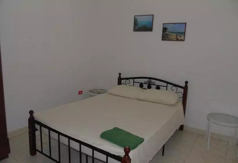 پانسیون Posada Miss Joyce House