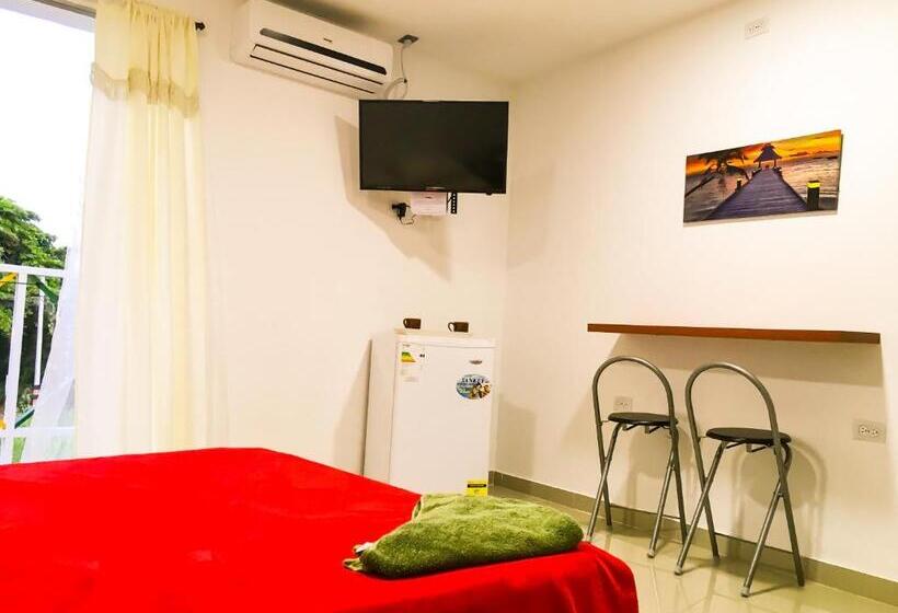 پانسیون Posada Miss Joyce House