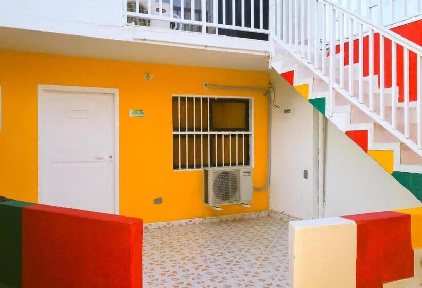 پانسیون Posada Miss Joyce House