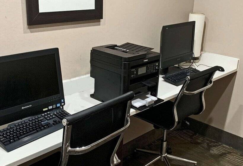 Отель Comfort Inn & Suites Columbus North