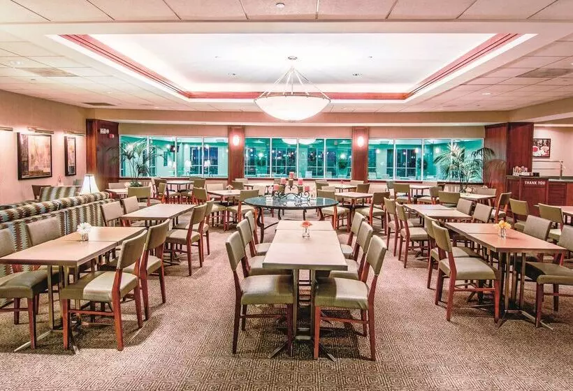 Отель La Quinta By Wyndham Bannockburn Deerfield