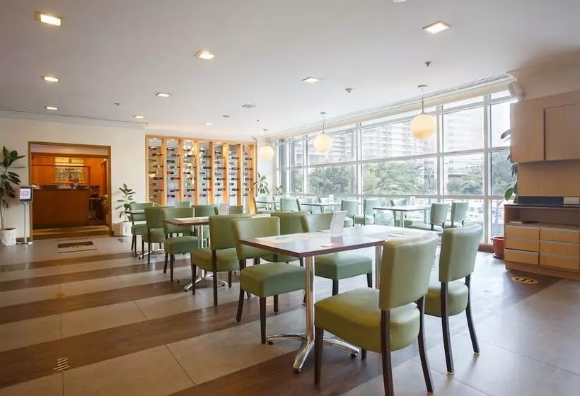 ホテル The Linden Suites