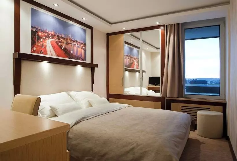 هتل Putnik Inn Belgrade