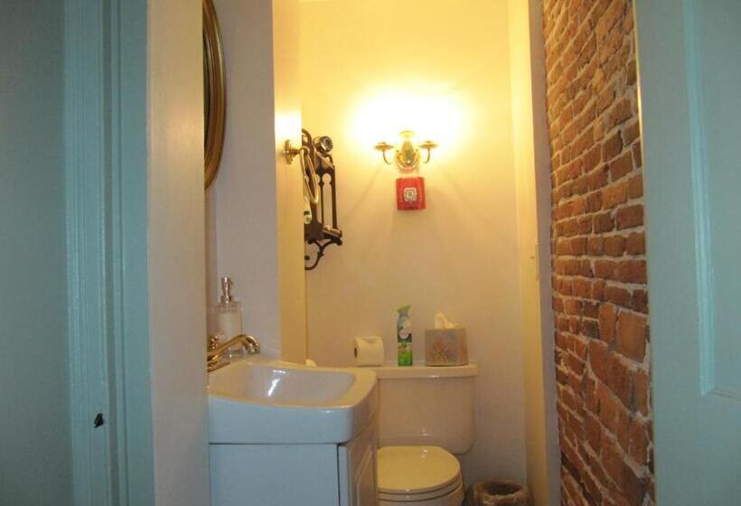 בית מלון כפרי William's Grant Inn Bed And Breakfast