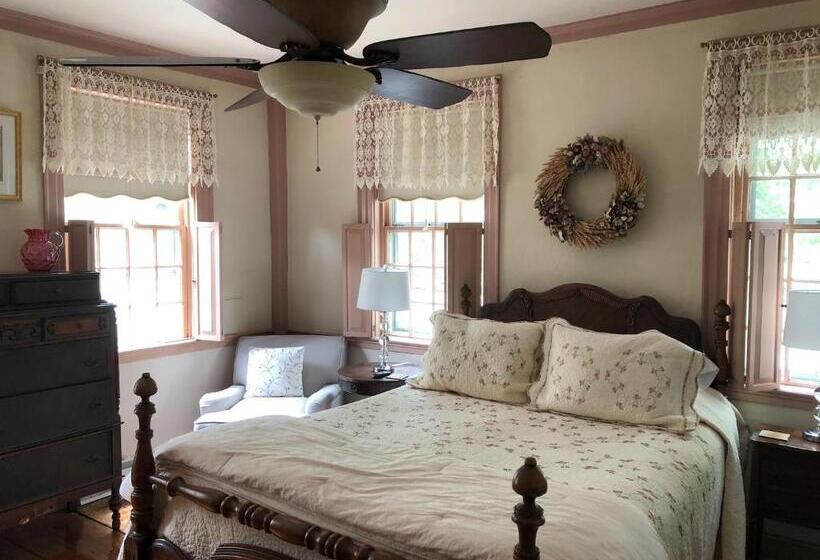 בית מלון כפרי William's Grant Inn Bed And Breakfast